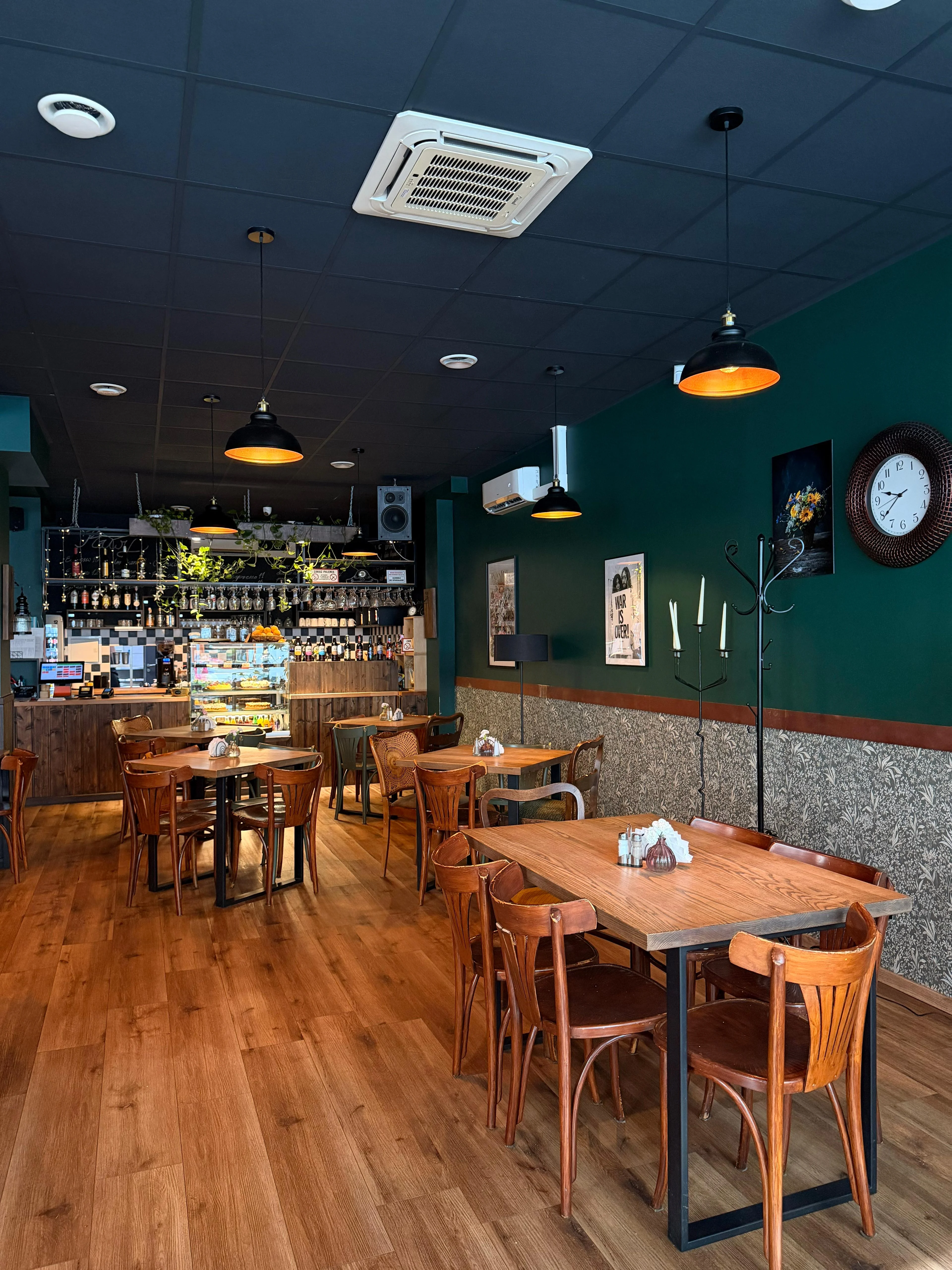 Wnętrze restauracji Ponad Czasem w Legnicy, zdjęcie 4